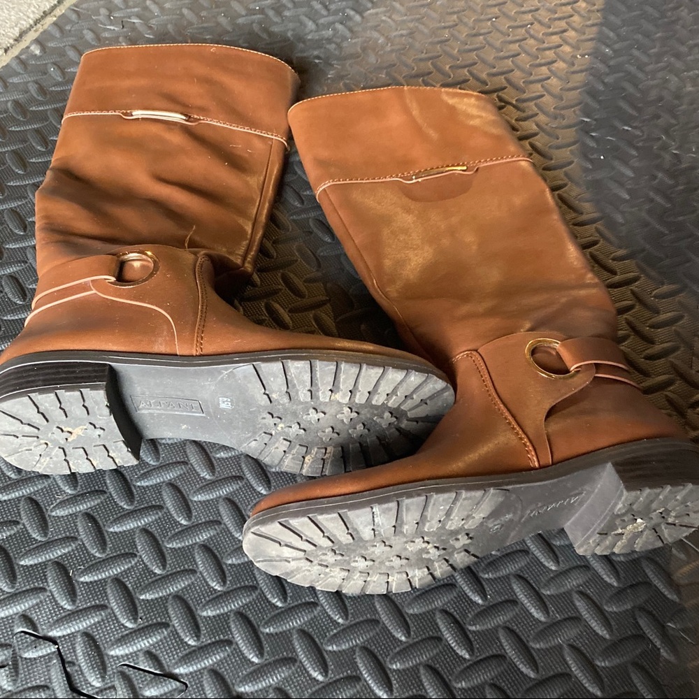 Tan Riding Boots 👢 - Picture 3 of 4
